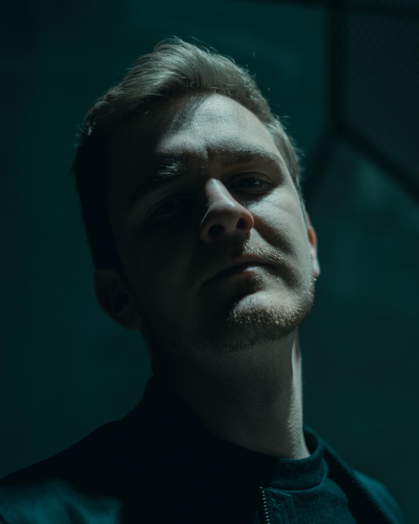 J